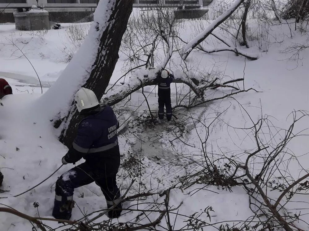 Девочку завалило