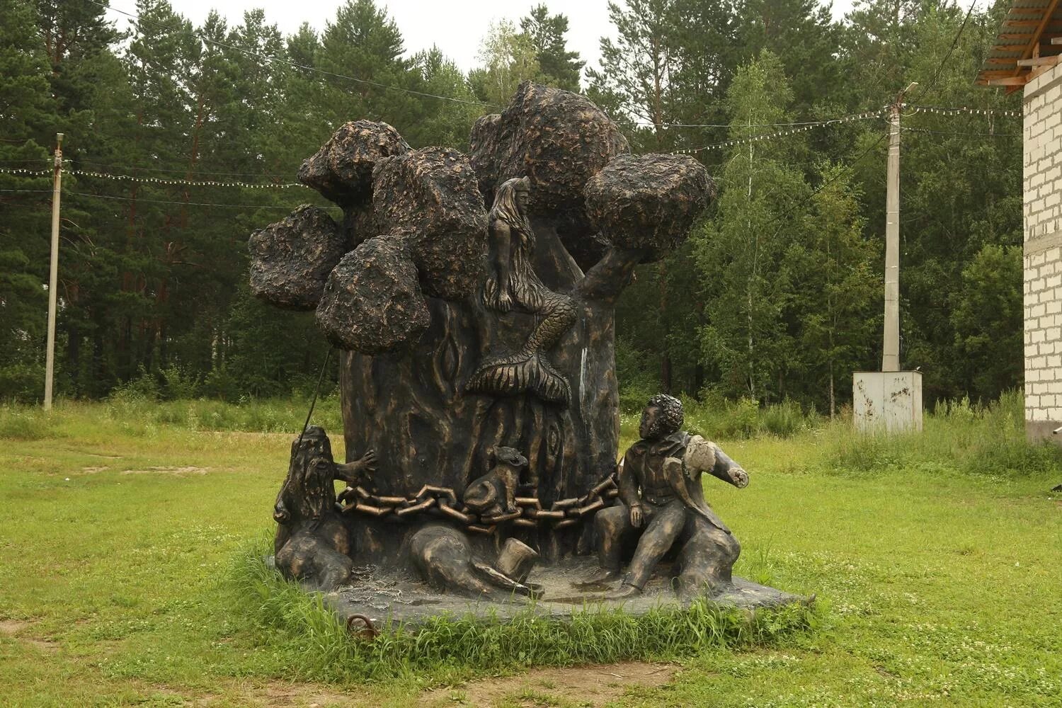 Парк деревянных скульптур лукоморье савватеевка. Лукоморье муром. Лукоморье муром. Лукоморье муром. Фото музей лукоморье иркутск.