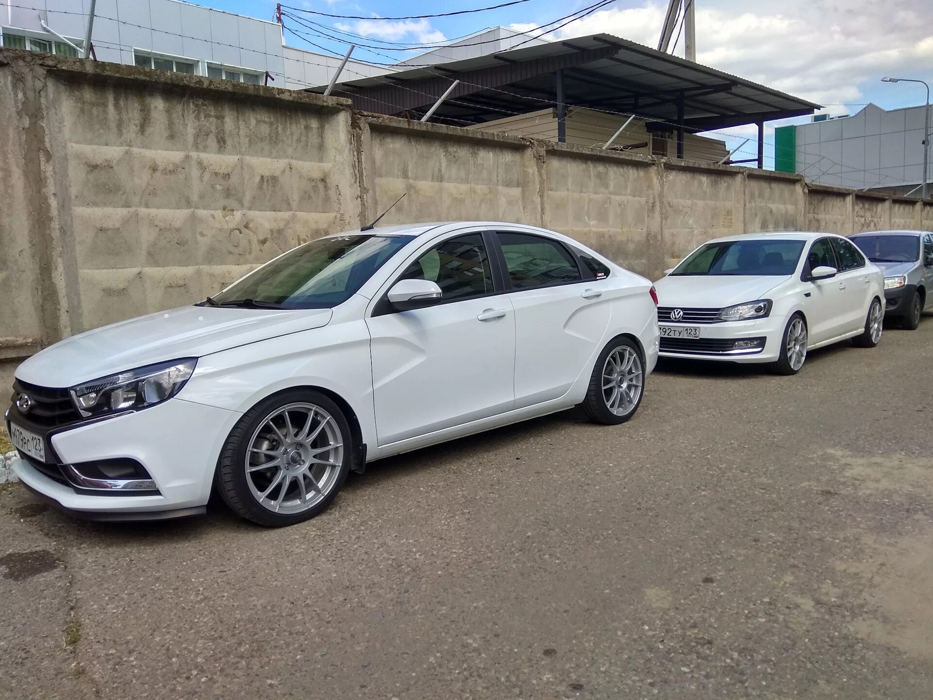 Пререобулся. 18-ки на месте. - Lada Vesta, 1,6 л, 2017 года колёсные диски DRIVE