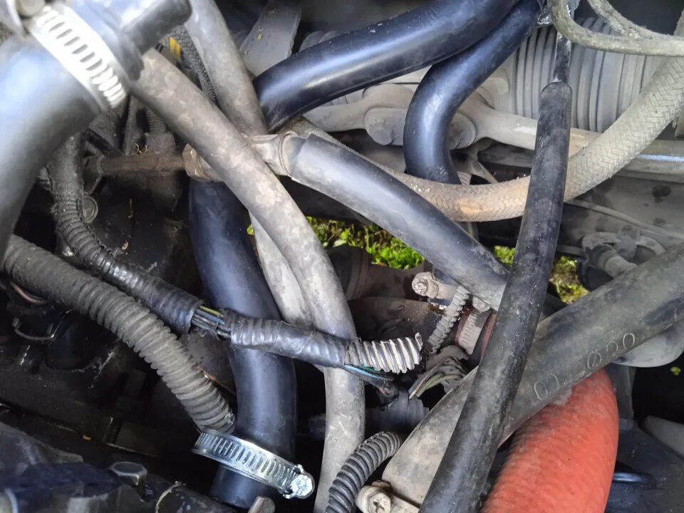 Патрубок печки 2110 брт. Патрубки печки 2110 8 клапанов. Патрубки печки 2110 8 клапанов. Патрубки отопителя ваз 2110 16 клапанов. Патрубки печки ваз 2110.