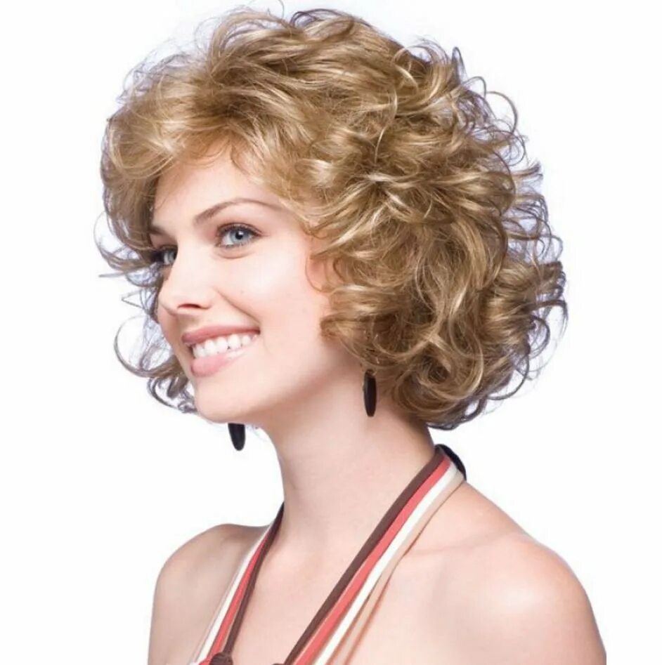 стрижки женские на кудрявые средние. гаврош боб на кудрявые волосы. стрижки на кудрявые волосы. стрижки на вьющийся волос. стрижка каскад на короткие кудрявые волосы 2022.