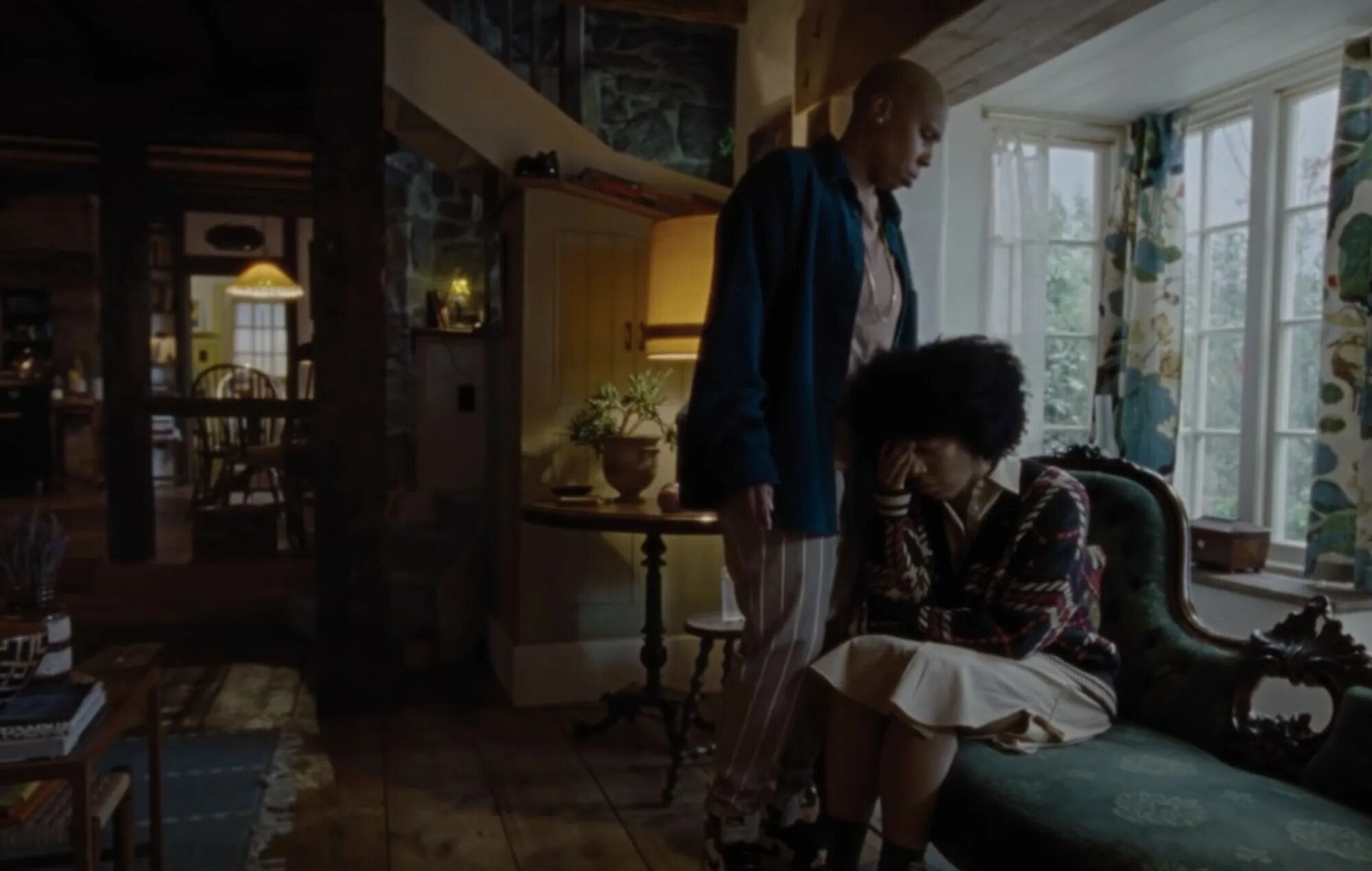 Master of none 2021. Master of none beach house. Хинден уолш и ноэль кристи уэллс. Не при делах сериал. Мастер не на все руки нетфликс.