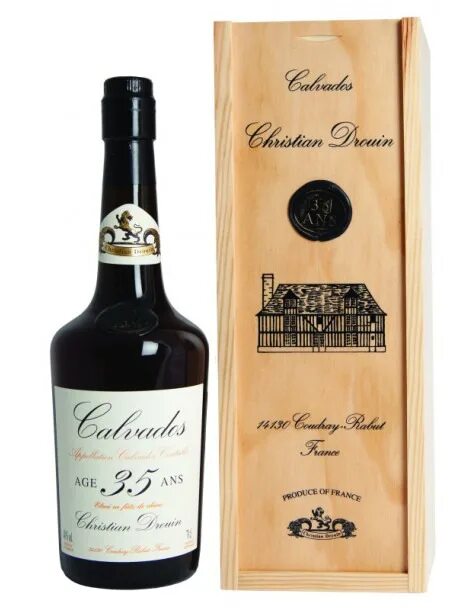 Кальвадос pays d'auge. Яблочный бренди кальвадос. Кальвадос выдержанный. Кальвадос пан гонсовский. Calvados hors d'age.