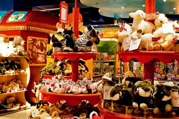 Hamleys london. Хэмлис в Лондоне. Магазин игрушек Хэмлис. ЦДМ Хэмлис. Hamleys ЦДМ.