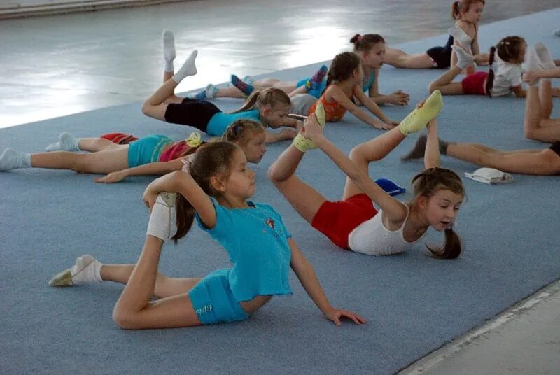 Гимнастику где. Гимнастика для детей. Занятия по гимнастике для детей. Гимнастические упражнения для детей. Гимнастика для девочек.