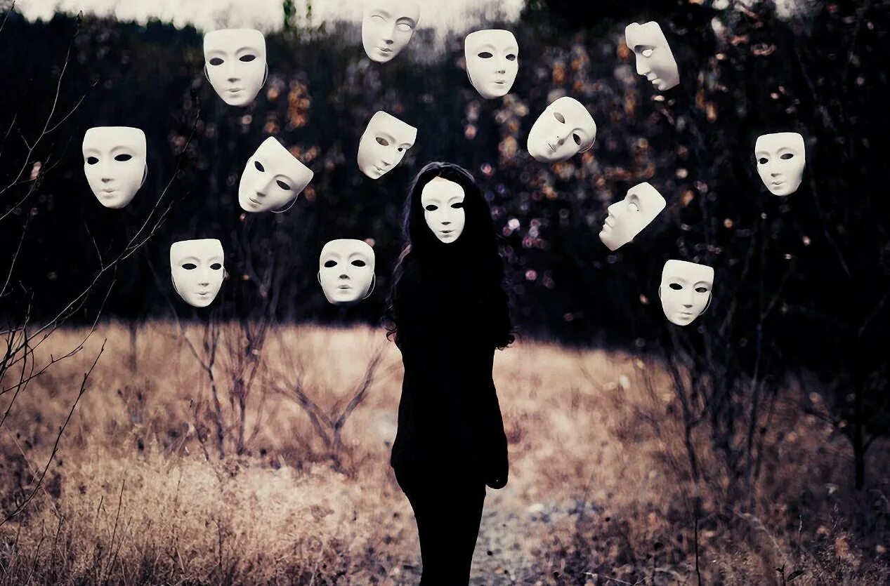 Маска будет мало. Человек в маске. Человек с множеством масок. Психологические маски человека. Люди скрываются под масками.