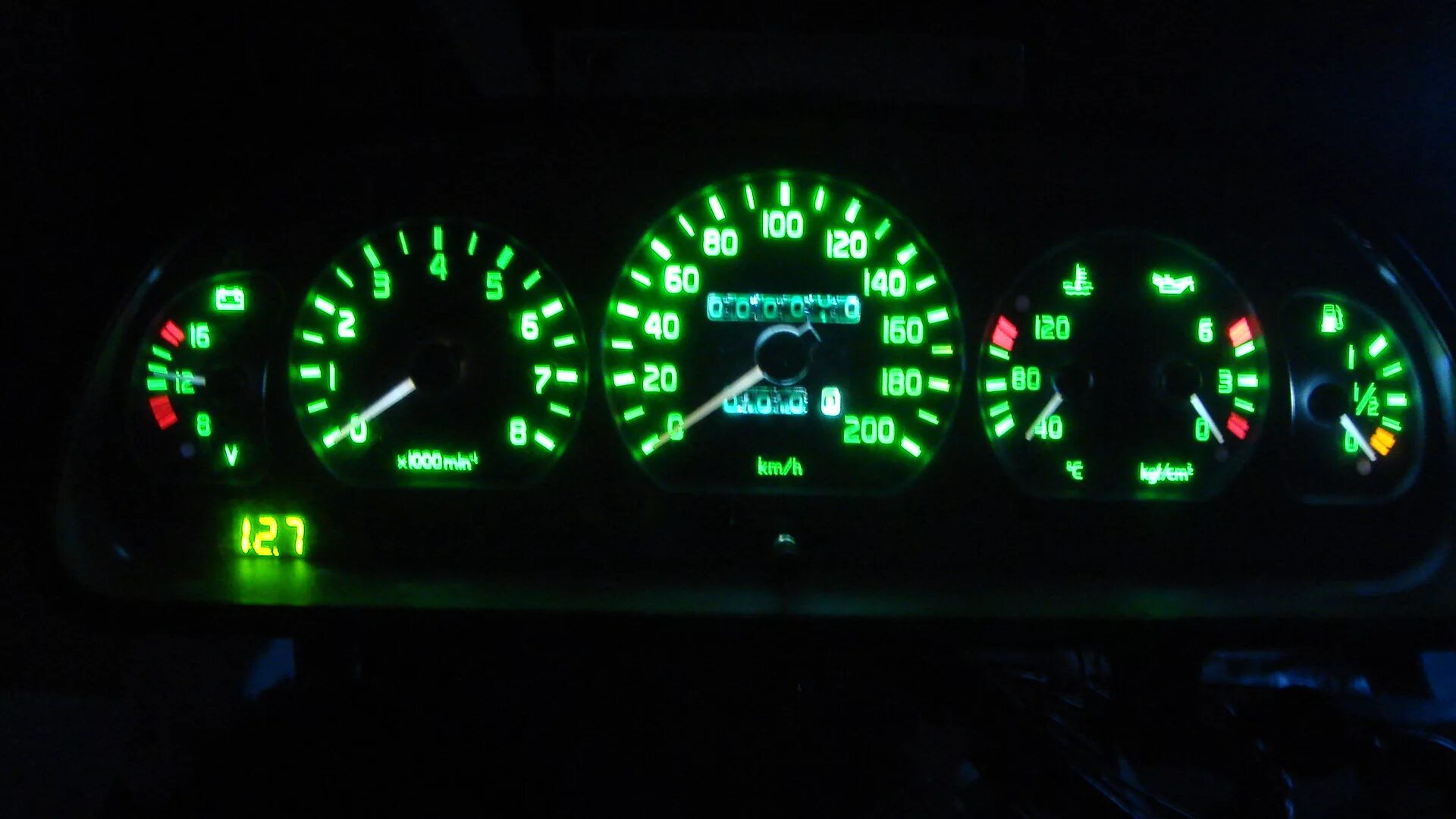 Цифровой термометр вольтметр - часы в трактор. Вольтметр газель некст. Автомобильный термометр-вольтметр 2 датчика. Вольтметр в газель бизнес. Иж планета-4 вольтметр и датчик температуры.