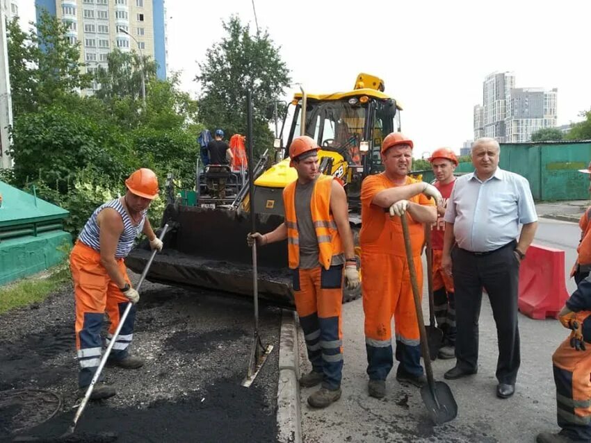 Дорожные рабочие вахта москва 15 15. ГБУ автомобильные дороги народного ополчения. Запорин ГБУ автомобильные дороги. ГБУ автомобильные дороги ЗЕЛАО.