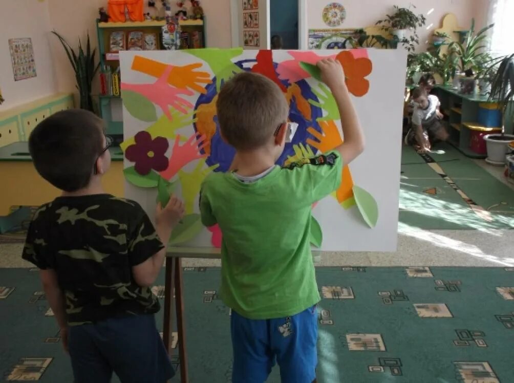 День земли в детском саду старшая группа. День земли ПВ детском саду. День земли в детском саду подготовительная. День земли в саду подготовительная группа. Занятие на день земли в детском саду старшая.