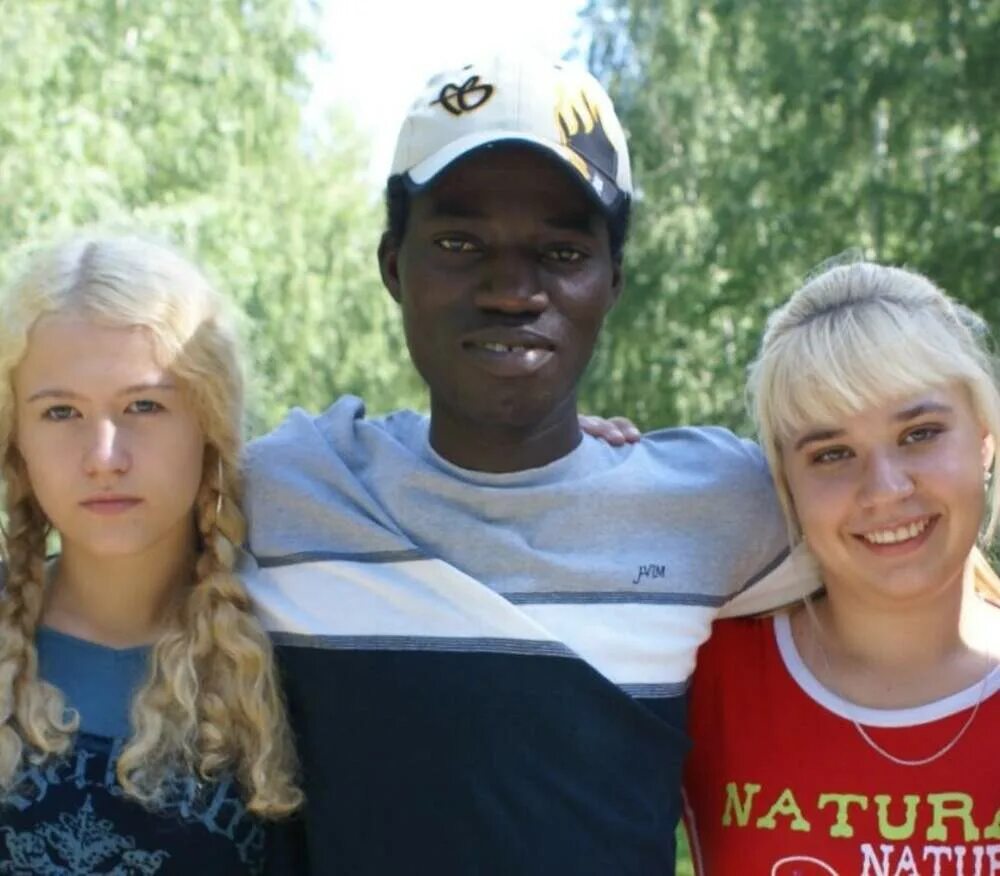 Девушки белой расы. Русский афроамериканец. Афроамериканцы и русские девушки. Белый негр.
