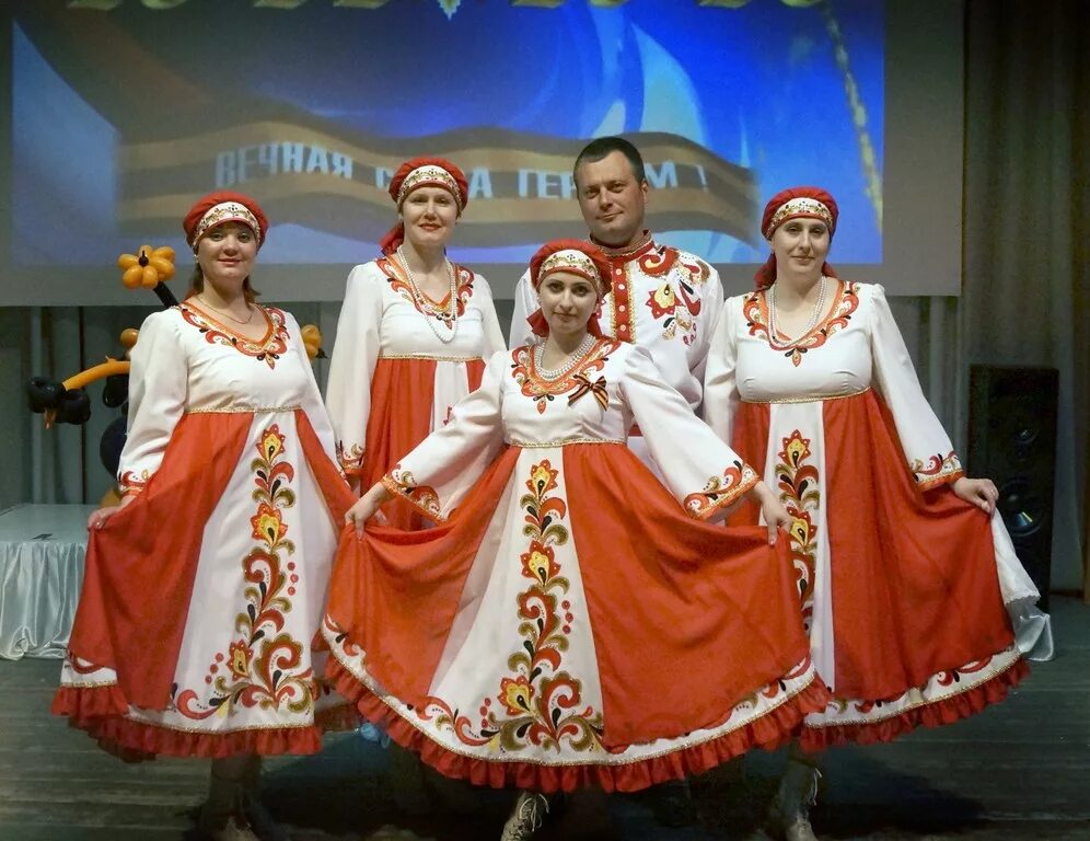 Костюмы для фольклорного коллектива. Русский вокальный ансамбль. Костюмы для женского ансамбля. Русский вокальный ансамбль. Костюмы для народного ансамбля.