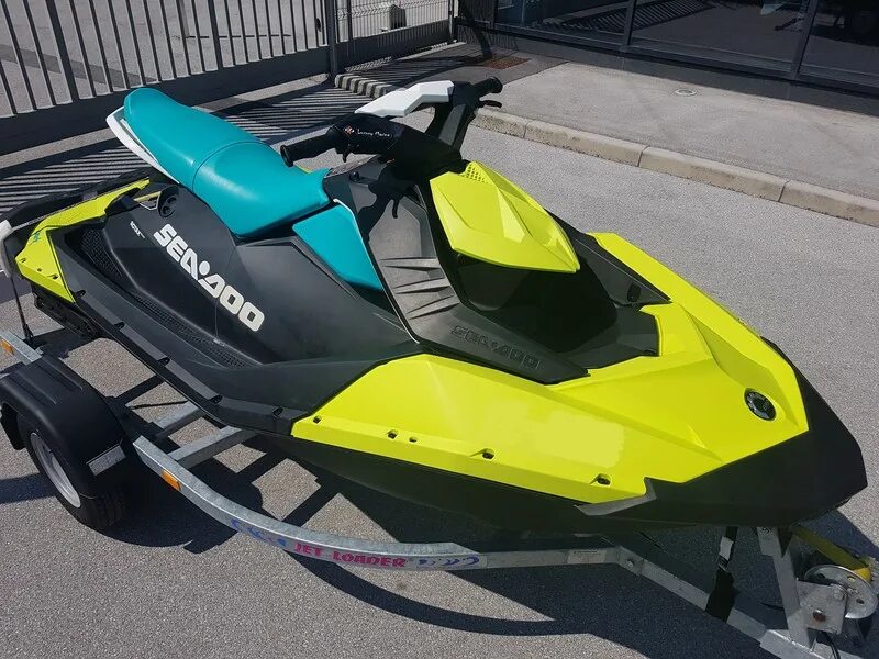 Brp trixx. Brp spark 3up. гидроцикл brp spark trixx 2up. brp spark 3up 90. sea doo spark 3up.