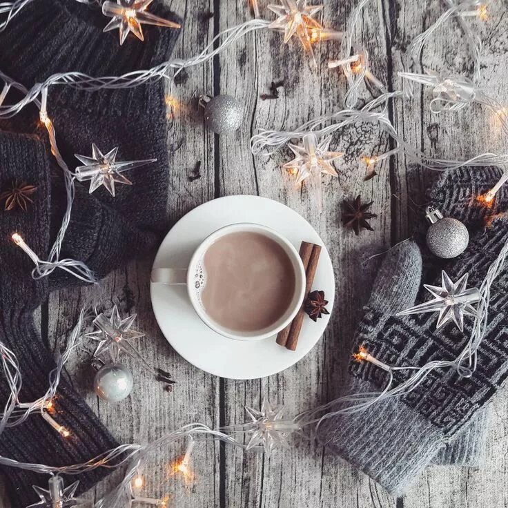 Зимняя фотосессия. Новогодняя эстетика. Зимняя фотосессия в городе девушка. Январь инстаграм. Стильная зимняя фотосессия.