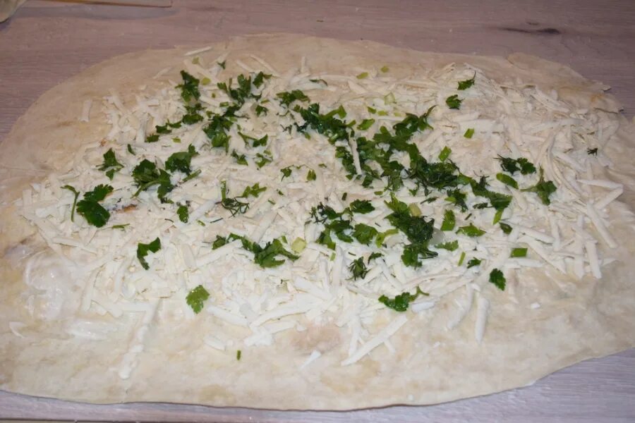 Лаваш с брынзой рецепт. Лаваш с брынзой. лаваш с брынзой и зеленью. рулетики с брынзой в лаваше. рулет в лаваше с брынзой и зеленью.