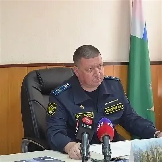 Полосухин сахалин пристав. Девушка должница. Судебный пристав исполнитель. Федеральные пристава сахалинская область. Федеральные пристава сахалинская область.