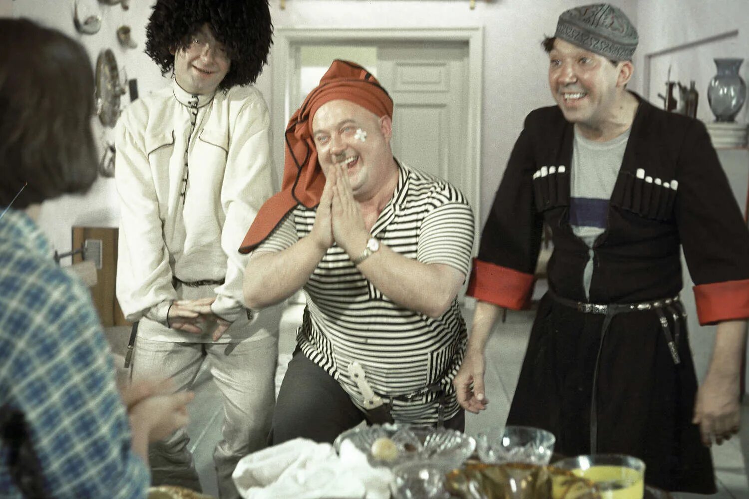 Вицын никулин и маргунов кавказская плненница. Бывалый бывший. Марка моргунова. Моргунов самогонщики. Бывалый бывший.