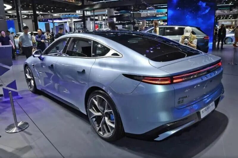 Лучшие электрические седаны 2024 года. Москвич седан 2024. Exeed exlantix. Lucid air touring 2022. Hyundai ioniq 2022.