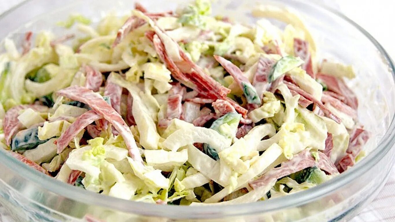 5 простейших салатов. Салаты для праздничного стола. Салатик на скорую руку. Вкусный салат на скорую руку. 5 простейших салатов.