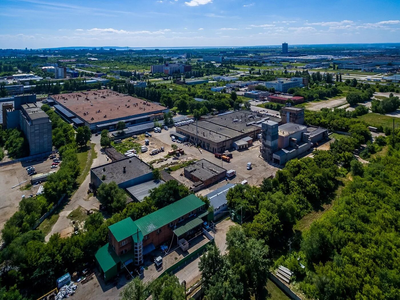 Нпз тольятти. ЦСК Тольятти завод. Тольяттинский тракторный завод. Завод ТЗТО Тольятти. Завод снаружи Тольятти.