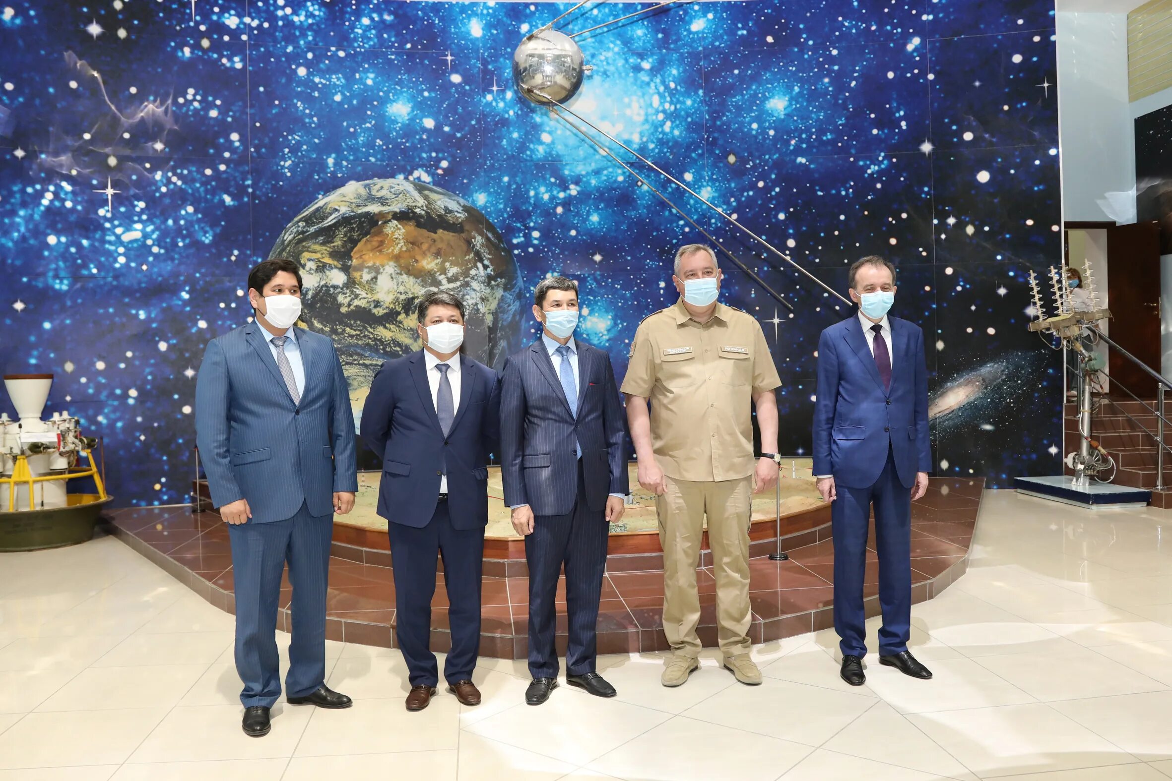 Сотрудники роскосмоса фото. Союз тма-17м. Дубай мероприятие 2021 фото россия. Старт ракеты с космодрома байконур. Лазуренко александр викторович роскосмос.