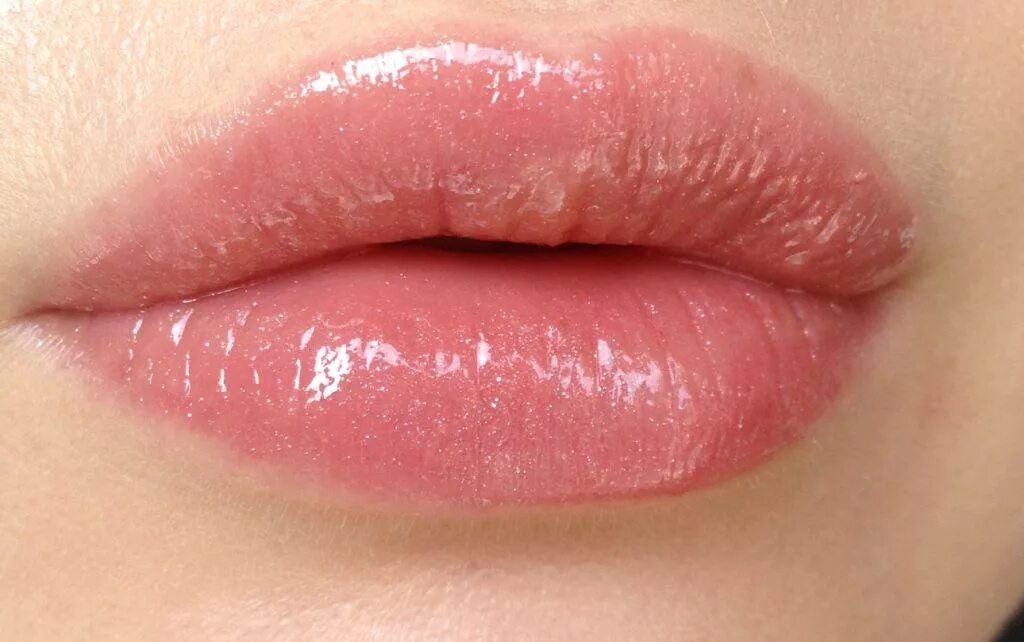 Glossing rose. Chanel rouge coco gloss 166. chanel rouge coco gloss 172. chanel rouge coco gloss свотчи. chanel rouge coco gloss 804 rose naif.