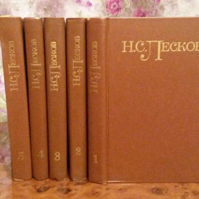 Лесков собрание. Лесков собрание сочинений. Лесков. Сочинения в 3 томах. Лесков в собрании сочинений рыжая.