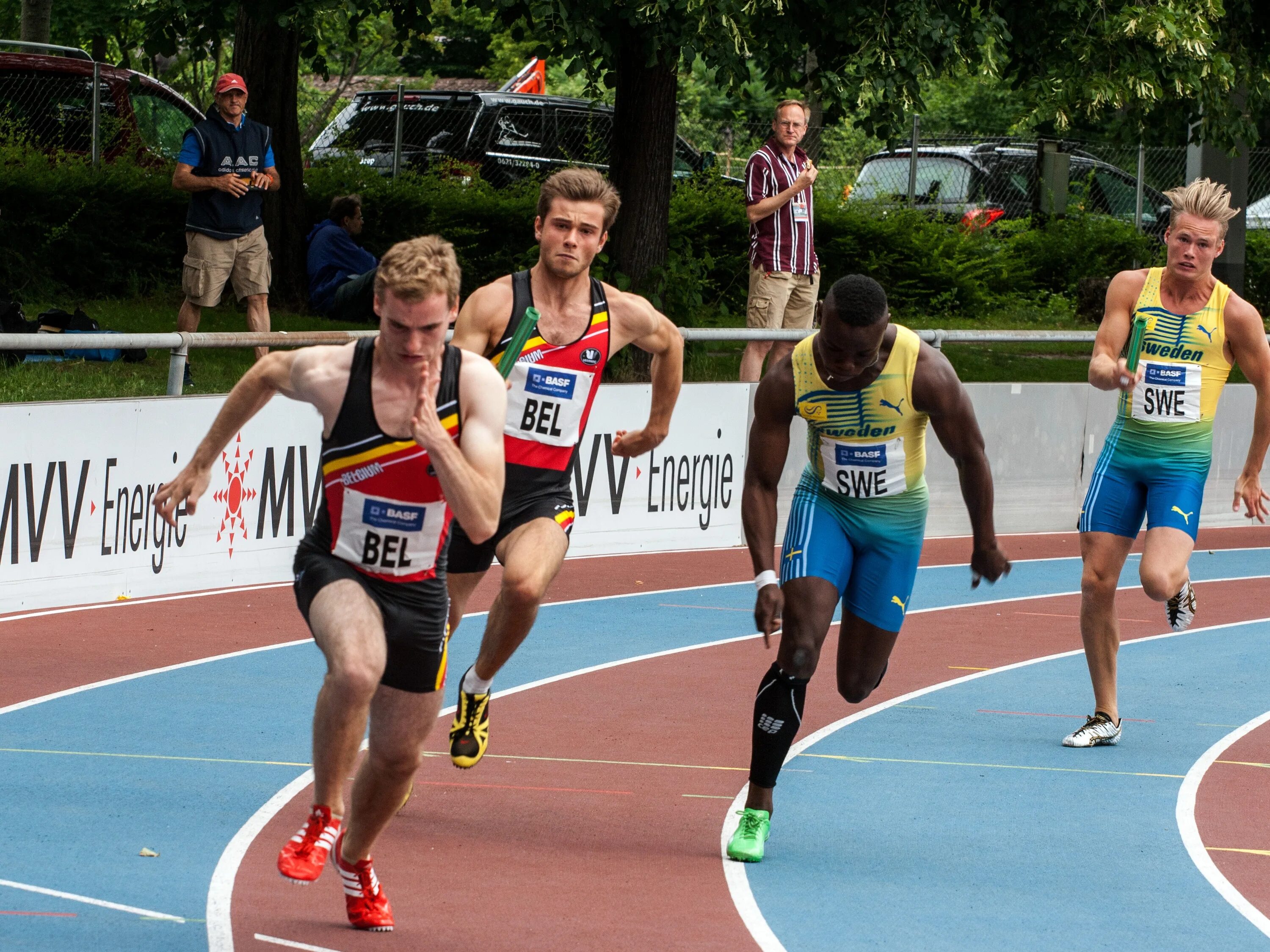 Athletes competitions. Легкая атлетика бег спринт. Дуатлон дистанции. Легкая атлетика бегуны. Спортивные соревнования бег.