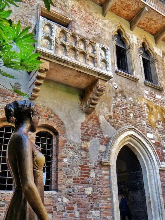 Verona with the house of juliet,. Verona juliet. Verona juliet. Дом ромео и джульетты в вероне. Verona juliet.