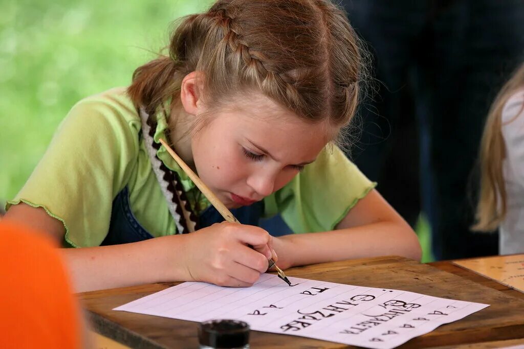 Каллиграфия для детей. Каллиграфия занятия для детей. Уроки каллиграфии для детей. Творческая каллиграфия для детей.