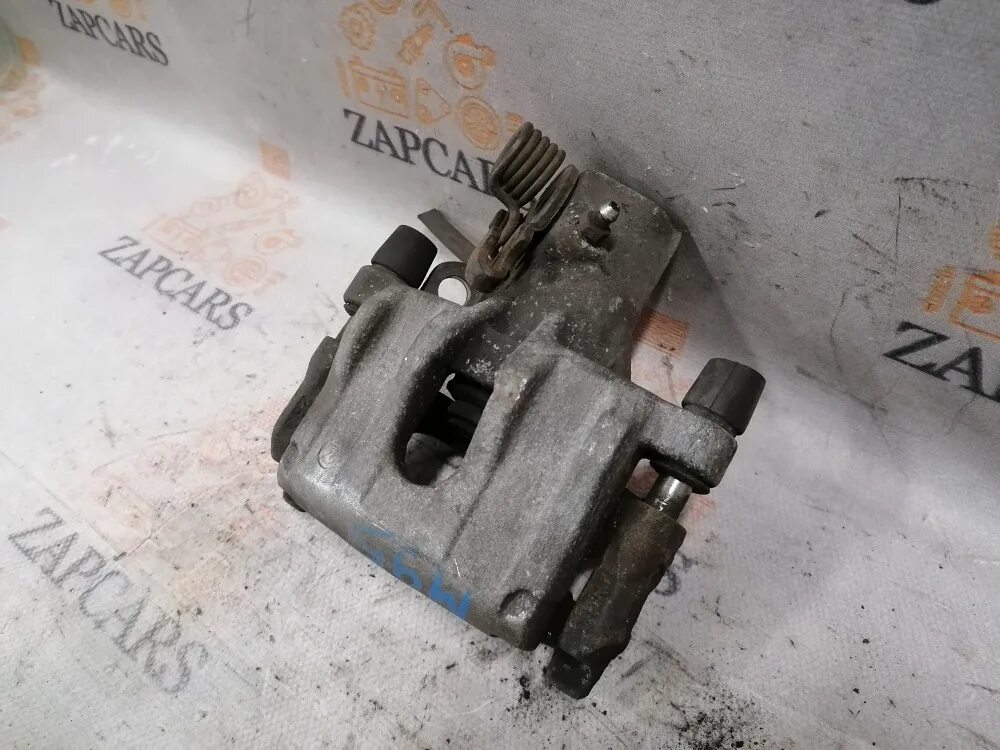 Суппорт мазда 3 бк. Суппорт на мазда 3 2 литра bk задний. Задний суппорт мазда 3 bl. Суппорт тормозной задний мазда 3 bk 1. Задний суппорт мазда 3 2010.