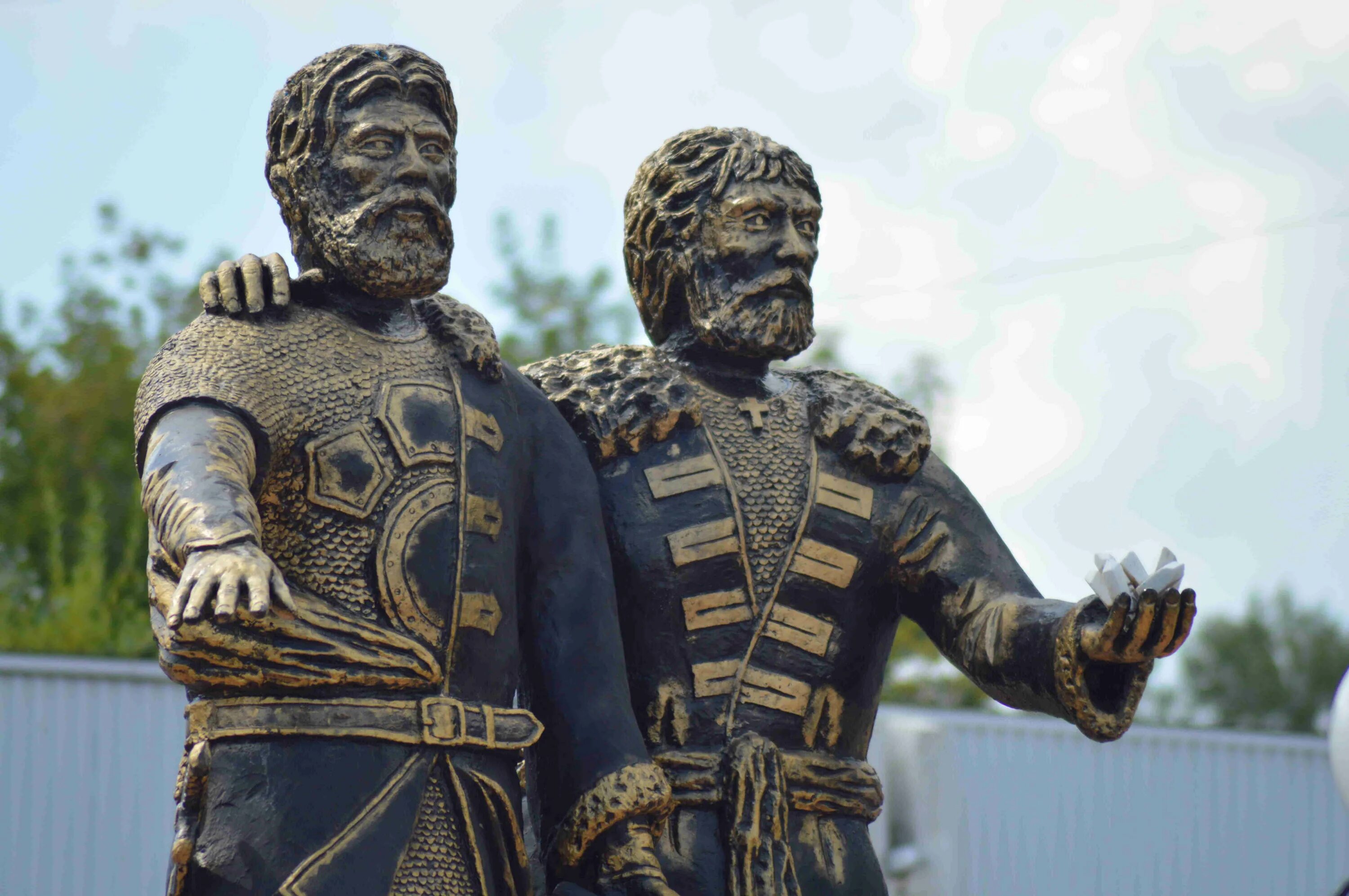 сквер усолье сибирское. братья михалевы усолье сибирское памятники. дядя степа памятник усолье-сибирское. братья михалевы усолье сибирское. усолье сибирское памятник основателям.