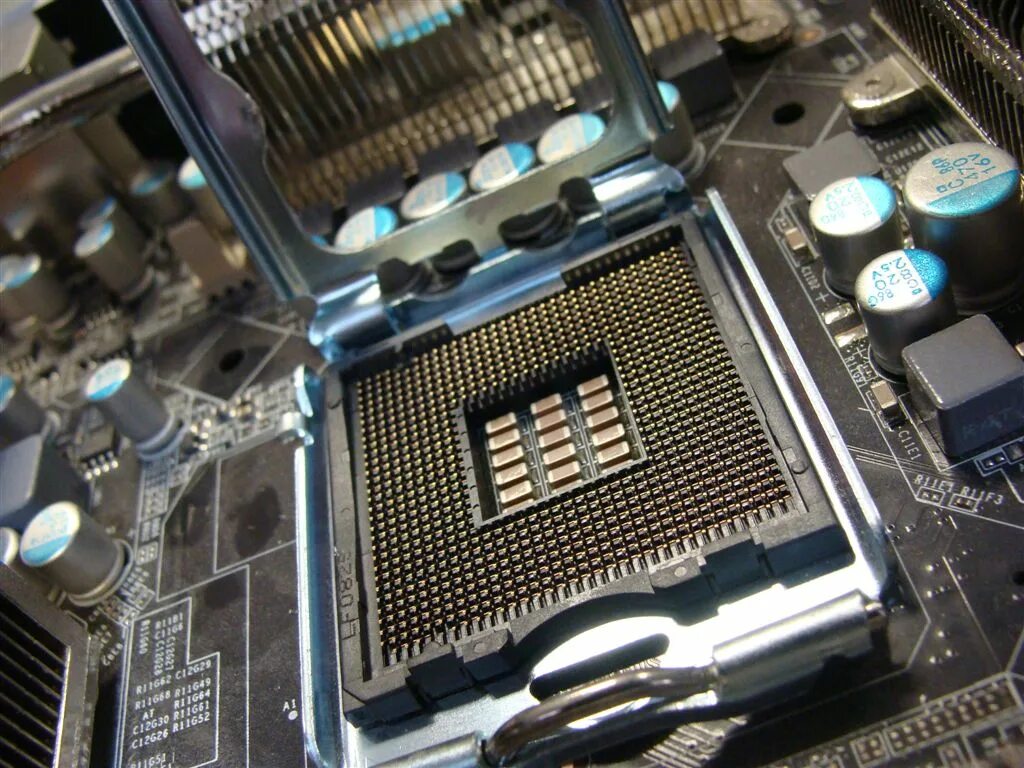Socket процессоров intel. Intel 775 socket. сокет на процессор 1 lga775. 775 сокет материнская плата интел. пентиум лга 775.