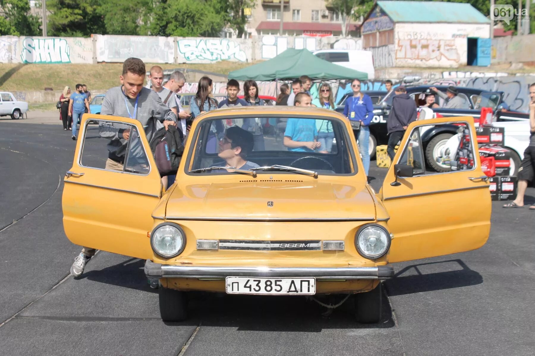 Запорожье машина старый. Запорожье автомобиль старый. На запорожье автомобиль картинки. Запорожный. Автомобиль запорожье.