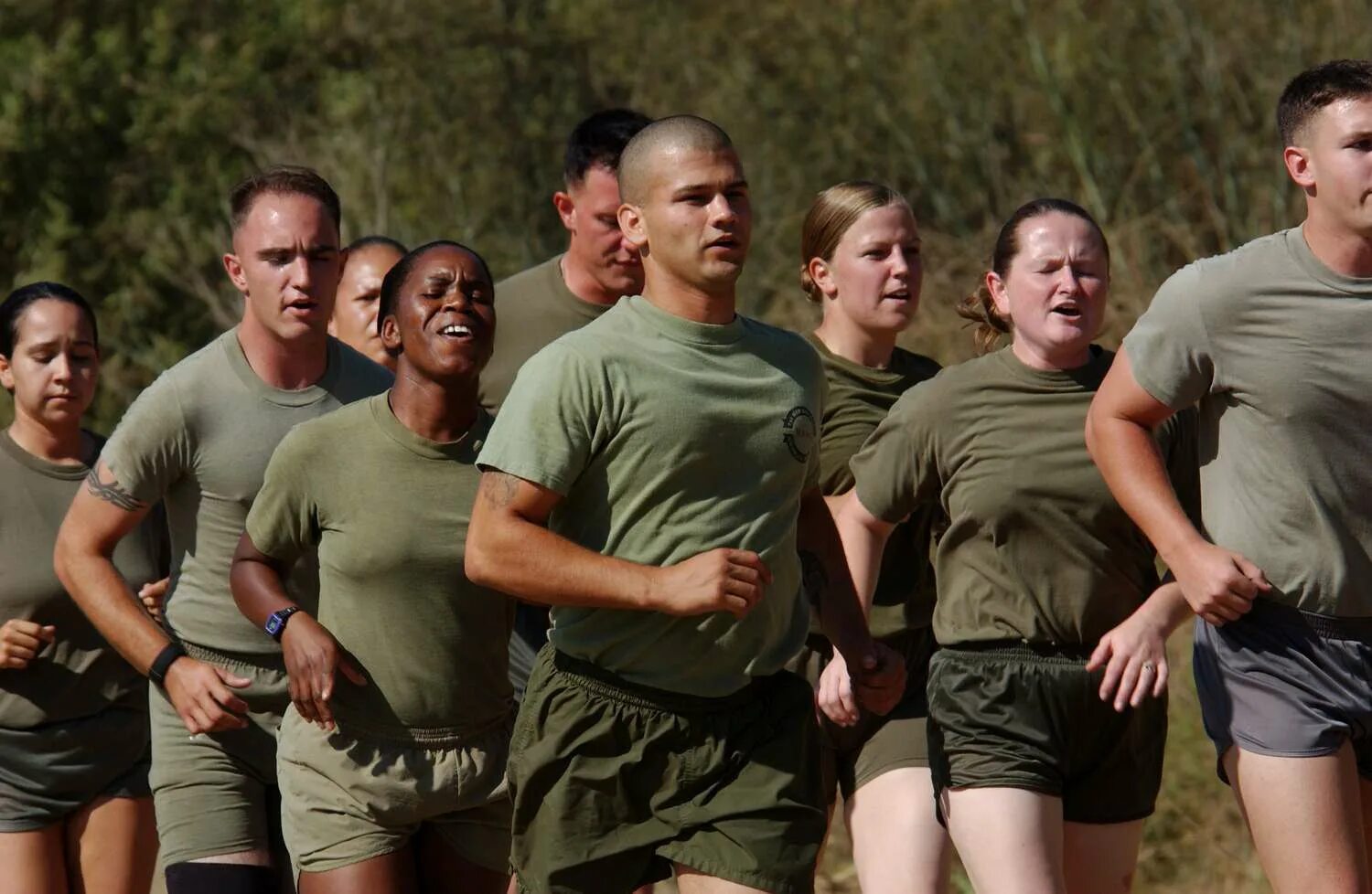 Тренировка военных. Физическая подготовка военнослужащих. Американские военные тренировки. Морпехи США на пробежке. Corps users