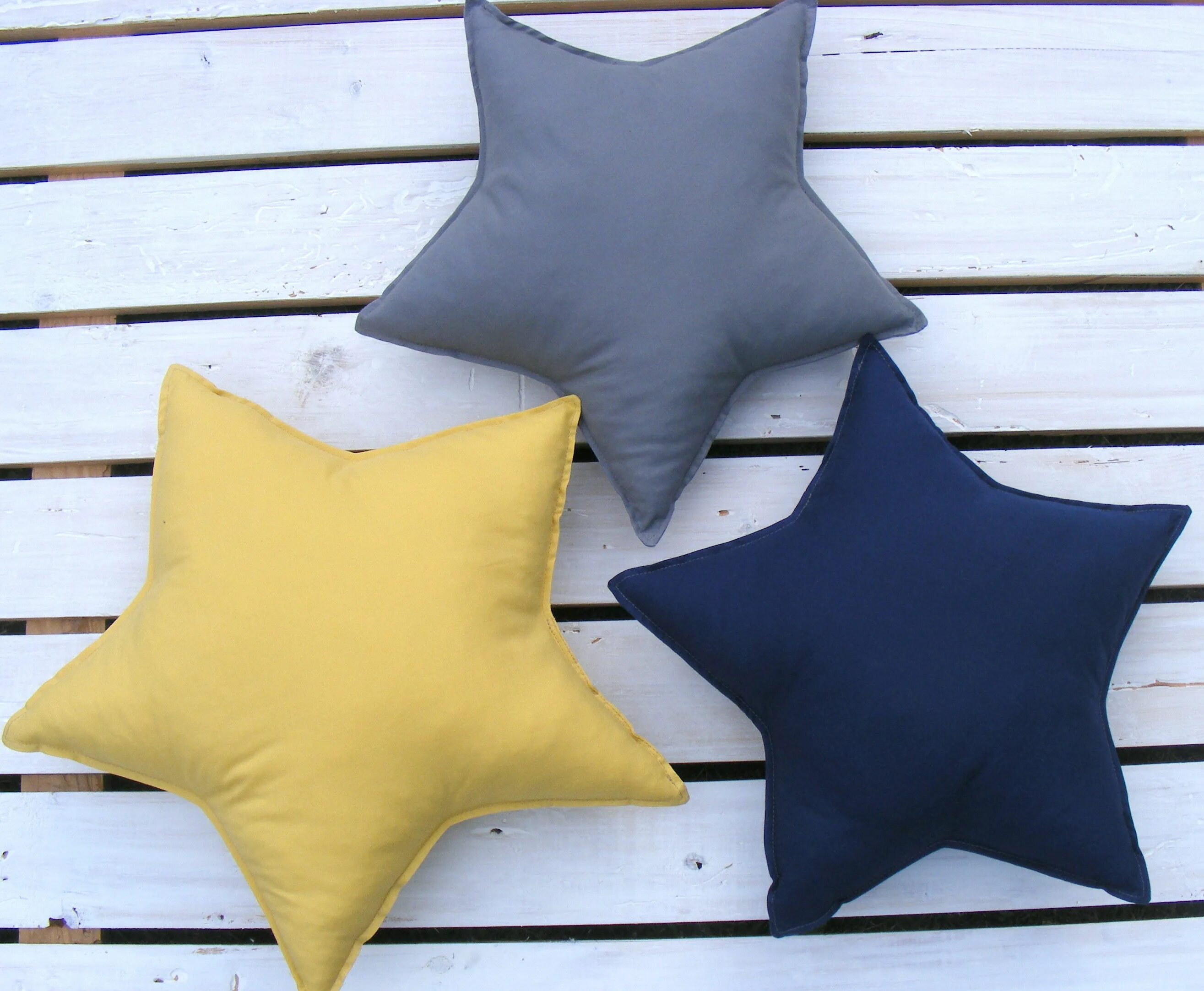 Star pillow. Подушки декоративные розовые со звездами. Подушка звезда. Подушка красная звезда. Светящиеся мягкие игрушки подушки.