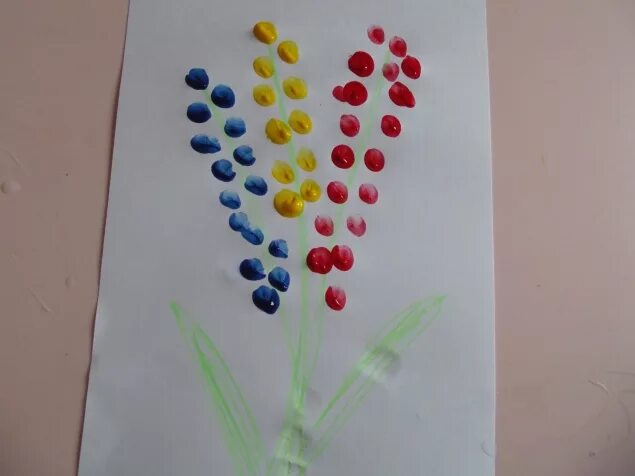 Рисование пальчиками цветы. Пальчиковое рисование цветы. Рисование пальчиковыми красками в младшей группе. Пальчиковое рисование для детей второй младшей группы.