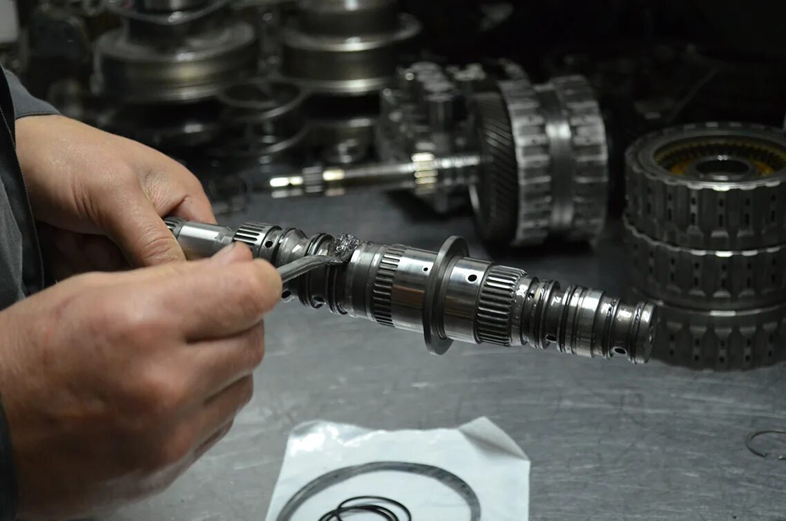 Переборка кпп. Автомеханик и коробка передач. P2832 dsg. 5 ремонт акпп. Инструмент для ремонта акпп и вариаторов.