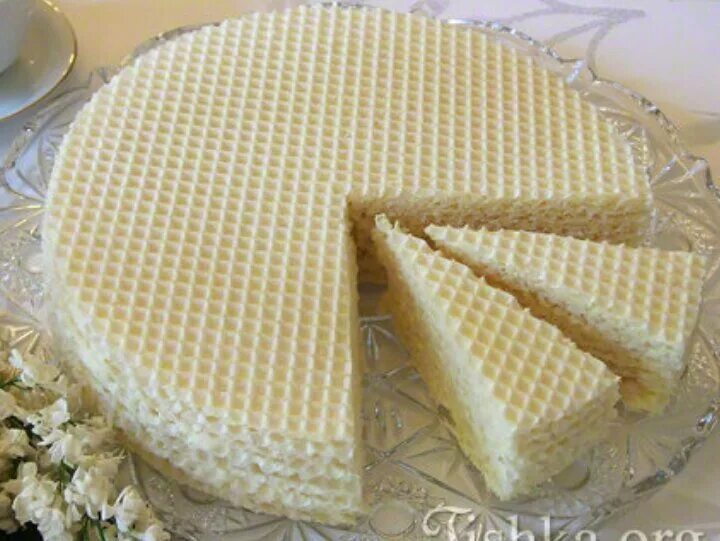 Вафельные коржи со сгущенкой. Вафельнуые кружки со сгущенкой. торт из вафельных коржей со сгущенкой. торт с вафельными коржами и сгущенкой.