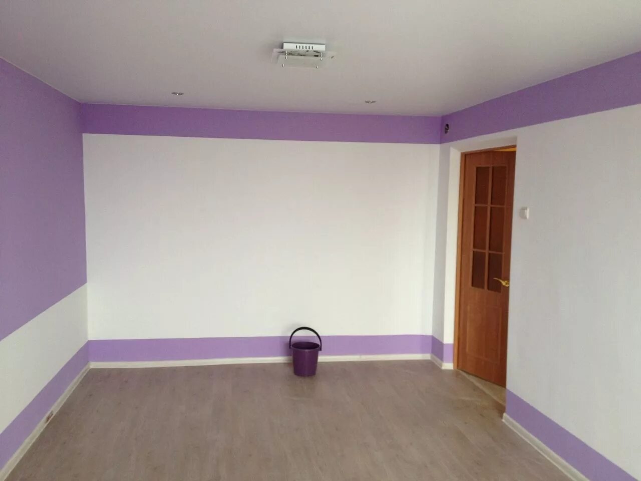 поклейка обоев в томске. стены под покраску в интерьере. крашеные стены. комната после ремонта без мебели. покраска обоев.