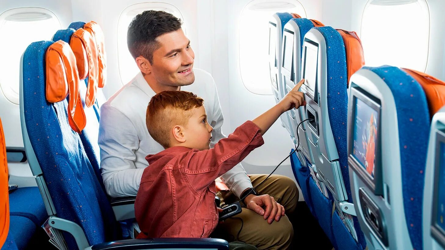 Развлечения в самолете. Подарки детям в самолет. Система развлечений на борту. Аэрофлот пассажиры.