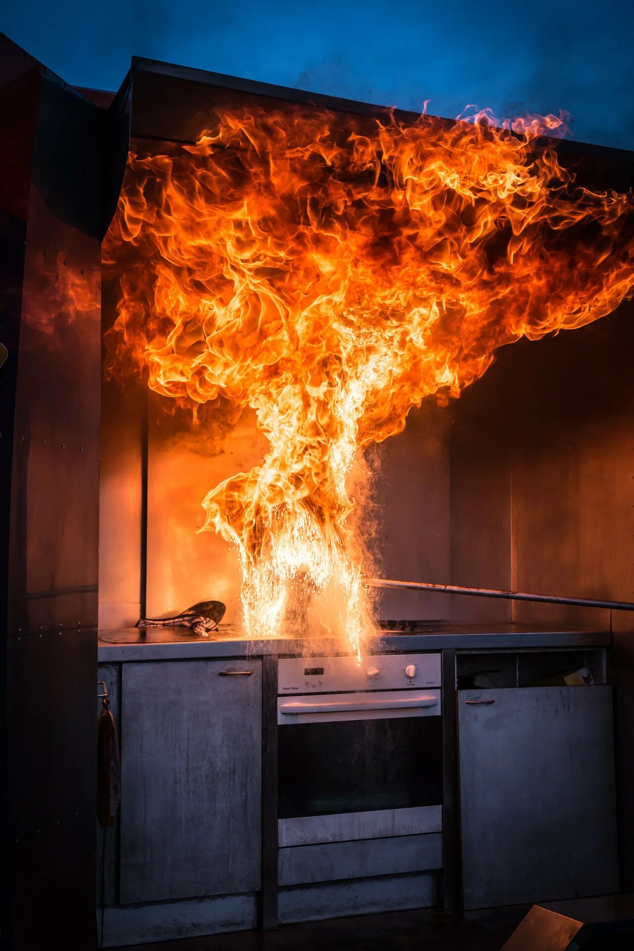 Пожар в чикаго фильм. Огненная d. Луга в огне. Красота огня фото. Fire պնգ.