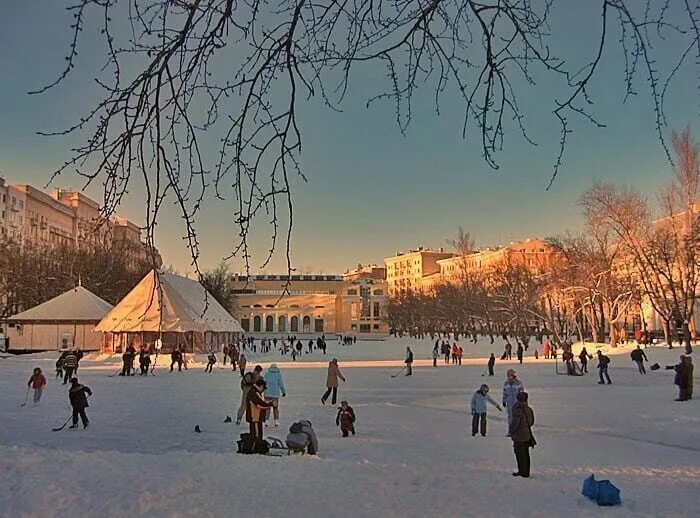 Чистые пруды зимой 2019 каток. Чистые пруды 2023. Чистые пруды москва 2022. Чистые пруды оренбург. Пруд московский каширский район.