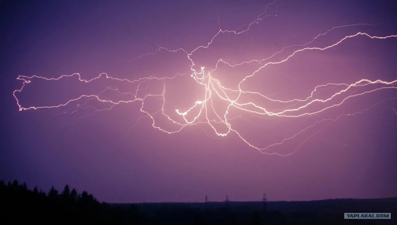 Ночная гроза в балашихе. Гром и молния в балашихе. Гроза и салют. Гроза ночью. Гроза.