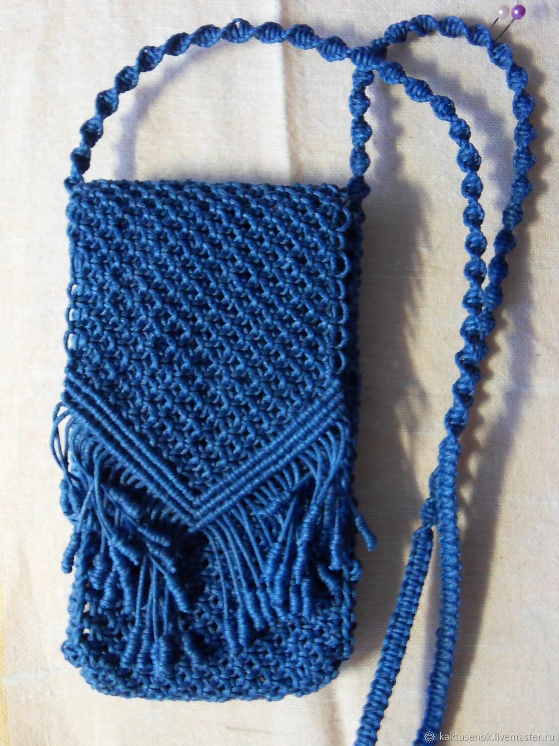 Макраме чехлы. Чехол для телефона макраме. Сумка для телефона макраме. Футляр макраме. Макраме чехлы.