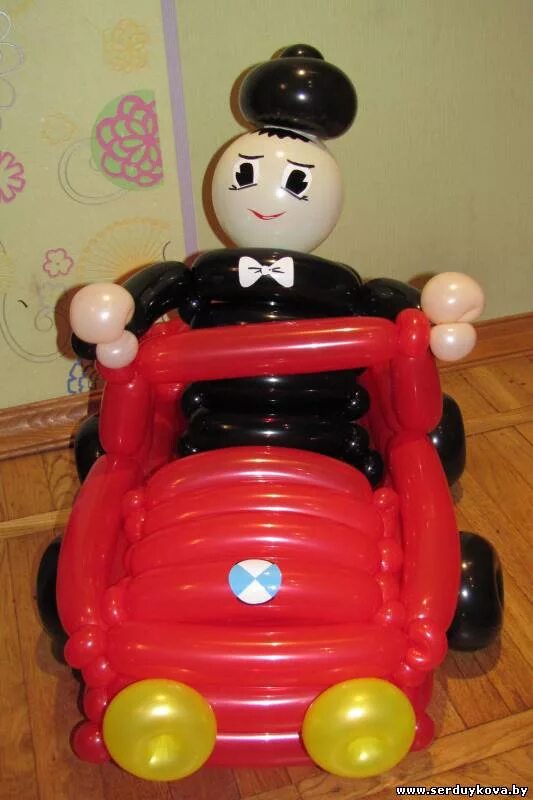 Машина из шаров. Машинка из шаров. Машинка из ШДМ. Машина из шариков воздушных. Машина из шаров мастер класс.