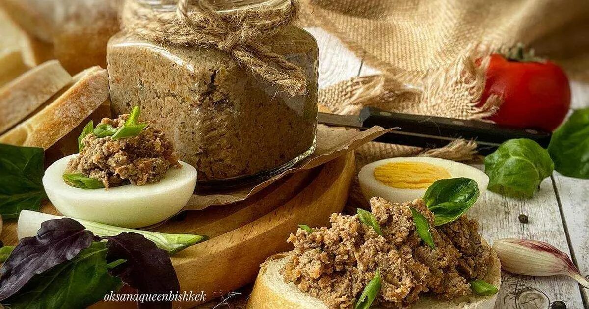 Паштет из печени. Паштет из куриной печени. Gfinttn BP rehbyjq gtxttyb. Паштет из куриной печени с морковью.