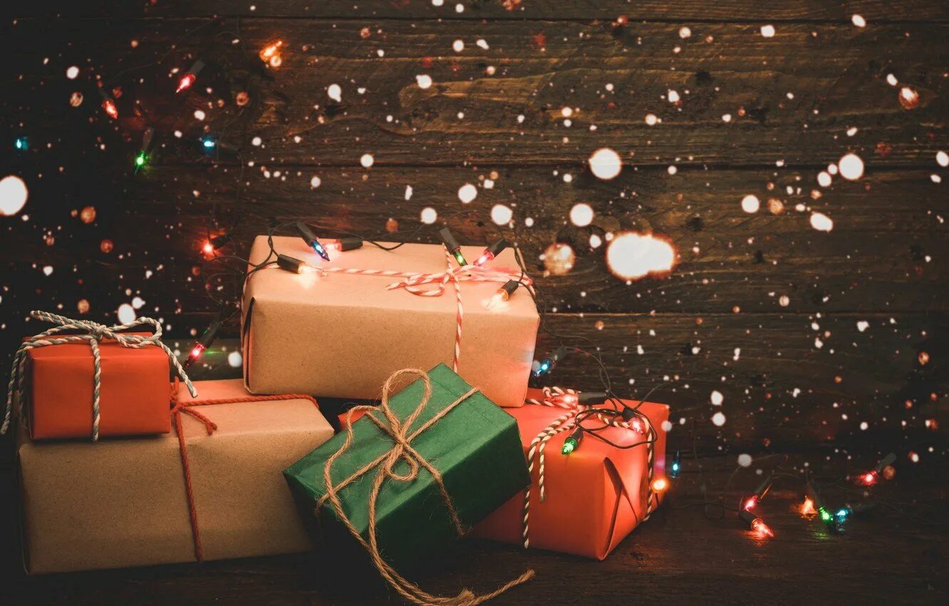 Holiday gifts. Новогодние подарки. Новогодние коробки для подарков. Гора подарков. Подарки фон.