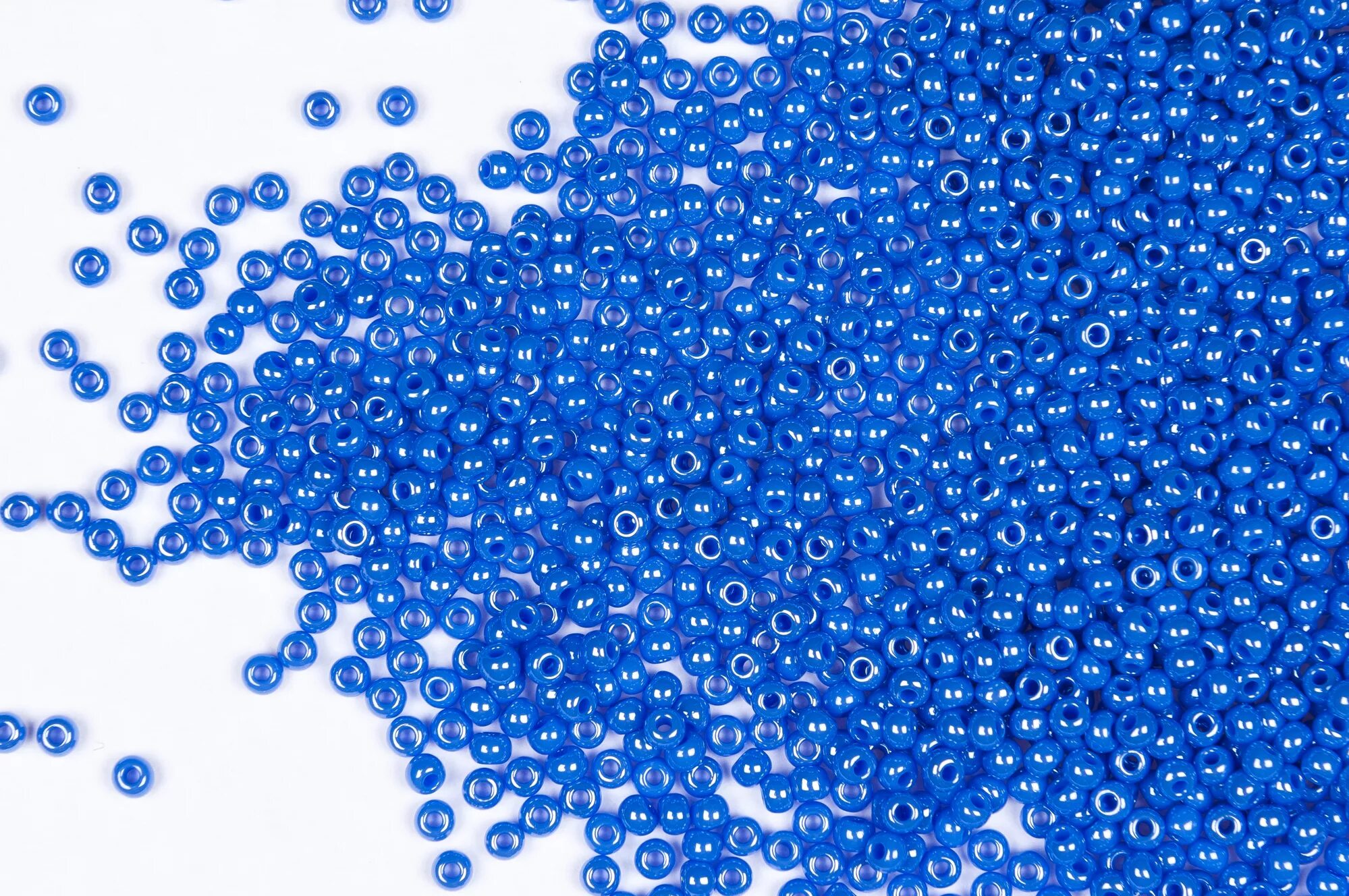 Бисер. Изделия из бисера. Вышивка бисером броши. Бисер 94490. Бисер б.