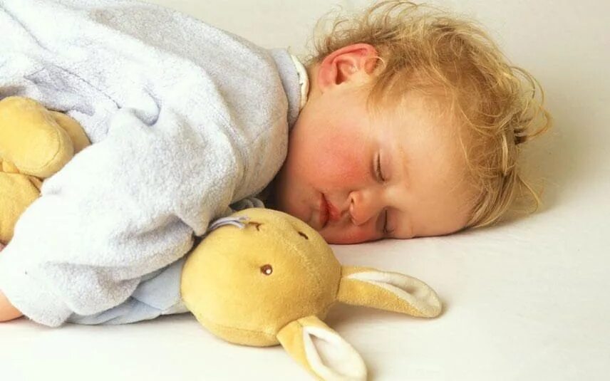 Как усыпить новорожденного. Игрушки которые усыпляют детей. Сказочный сон ребенка на подушке. Убаюкивающее для ребенка фото. Убаюкивание ребëнка во сне.