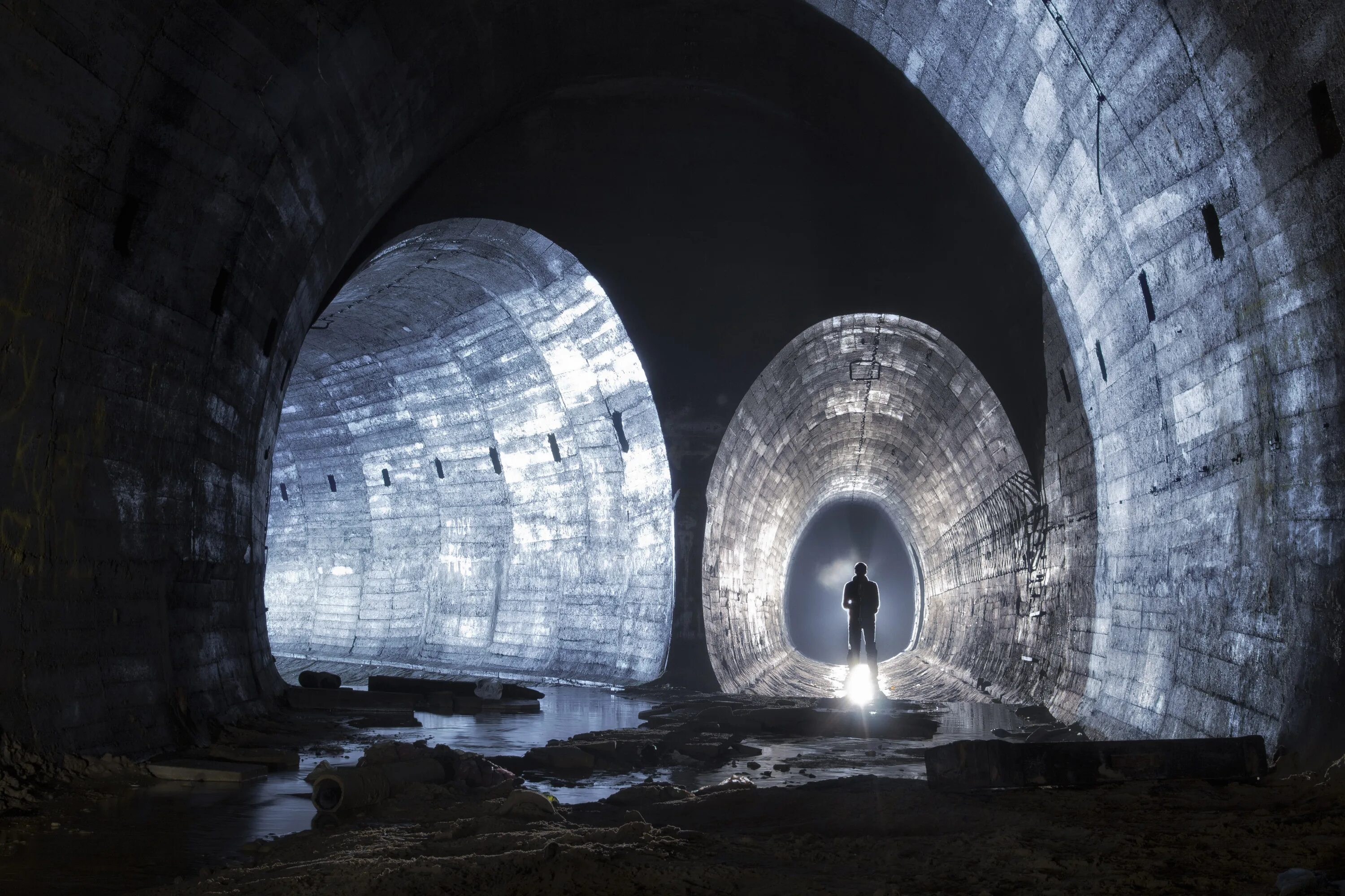 Underground system. Логово дождевого червя Польша. Логово дождевого червя бункер. Токийский противопаводковый коллектор. Бункер дождевого червя немецкий.